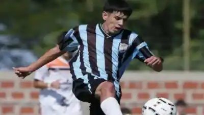 Susto en Concordia: un jugador perdió el conocimiento tras un golpe y el club pidió una cadena de oración