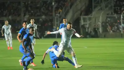 Messi y San Juan: las cuatro visitas que dejaron tres goles y un pasaporte al Mundial