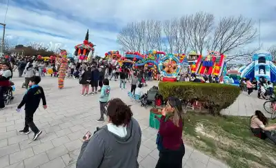 La plaza San Martín explotó de familias: el Día del Niño que armó el municipio