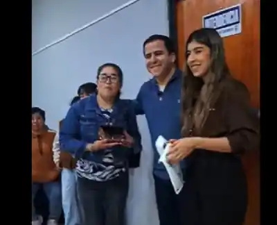 Daniel Ruiz entregó 19 lentes de receta a vecinos de Clodomira