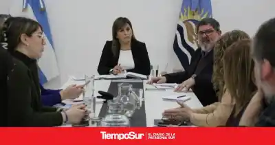 El plan de Santa Cruz para traspasar Liquidaciones y Mantenimiento Escolar