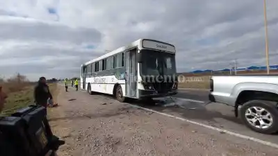 Se incendió un colectivo con 15 pasajeros en la Ruta 66: el dramático momento