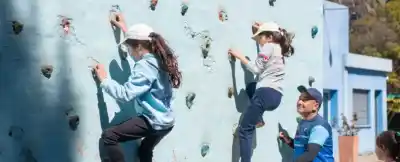 Más de 400 chicos ya disfrutan de los Juegos Atléticos Rotativos en Colonia Caroya