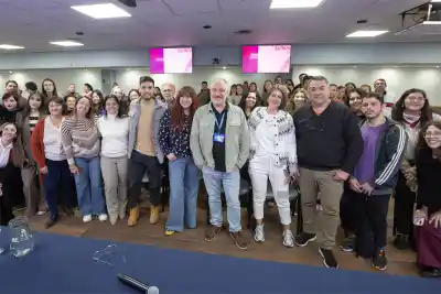 Un experto británico advirtió a los docentes: la IA no reemplaza el criterio humano