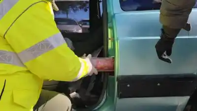 Un perro de Gendarmería destapó un doble fondo con droga y una pistola en un auto que iba a Chubut