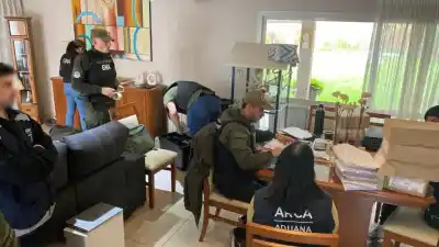 Cayó una red de lavado de activos que operaba en cinco provincias: 47 allanamientos y más de 55 millones incautados