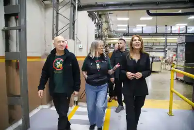 La intendenta de Avellaneda visitó dos plantas clave y anticipó capacitaciones en realidad virtual