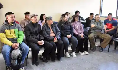 33 familias de Trelew terminaron un taller clave para la crianza