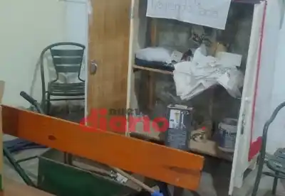 Profanación en Santiago: saquean una capilla y esparcen las hostias en el patio