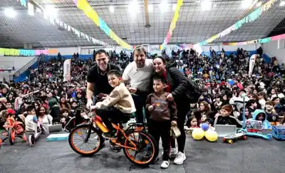 Juegos, sorteos y una multitud: así celebró Trelew el Día de las Infancias
