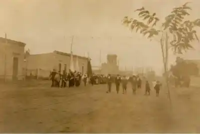 Un siglo de desfiles en Roca: la muestra que rescata la memoria de la ciudad