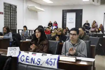 Jóvenes de Lanús ocuparon el recinto del HCD y debatieron proyectos para sus barrios
