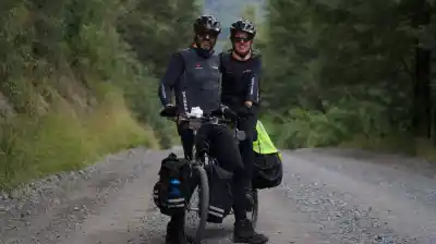 La promesa imposible de un padre que cruzó la Cordillera en bicicleta con su hijo