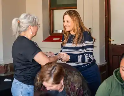 Abuelos de Arauco visitaron la Legislatura y Tere Madera los recibió