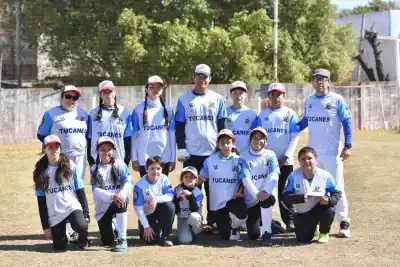 Un equipo misionero busca una jugadora para viajar al Nacional de sóftbol