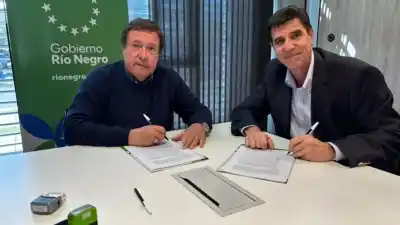 Río Negro firmó el acuerdo por el oleoducto que atravesará 146 kilómetros de la provincia