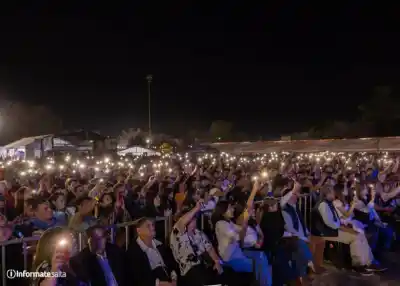 Multitud copó la segunda noche del FestiOrán y cantó el feliz cumpleaños