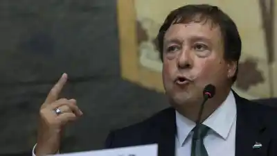 Weretilneck reconoce que el salario no alcanza, pero frena proyectos para frenar el endeudamiento