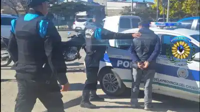 Lo atraparon los dueños de la casa a la que había entrado en el barrio Roca