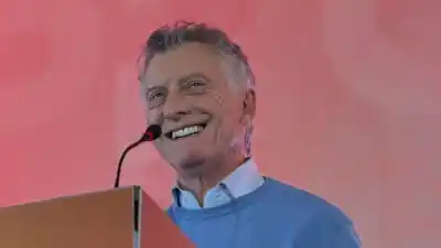 Macri se va del país y deja en pausa la negociación con LLA