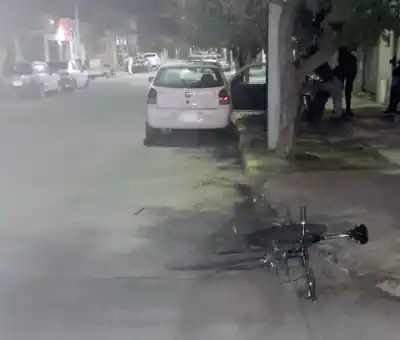 Un ciclista de 40 años terminó grave tras chocar con un auto en Villa Mercedes