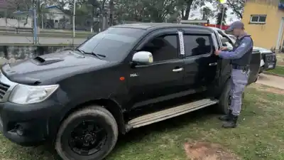 Demoraron a un hombre con pedido de captura y secuestraron una camioneta en Formosa