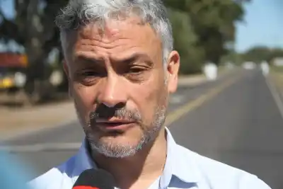 Encontraron a un hombre con un disparo en la cabeza dentro de su camión en Trebolares