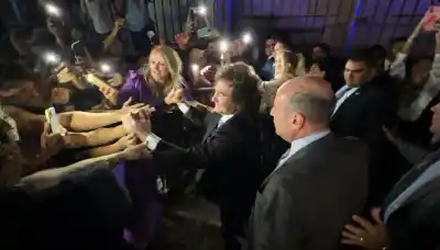 La visita de Milei a Tucumán: Apasionados saludos y un fuerte rechazo a pocas cuadras