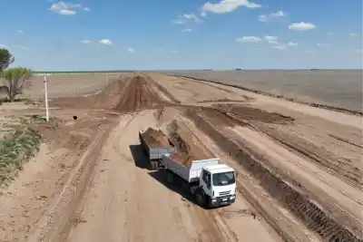 Obra clave en el norte cordobés: mejoran 23 km de caminos rurales productivos