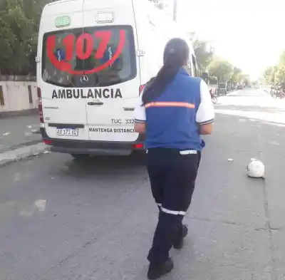 Monteriza resulta herida al chocar contra la puerta de un auto