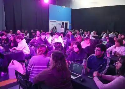 17 equipos de Río Grande compitieron para resolver problemas reales con tecnología