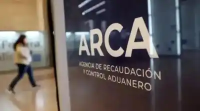 ARCA embarga cuentas de pymes por atrasos de 48 horas y los empresarios denuncian un negocio millonario