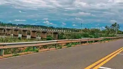 Una mujer en crisis emocional fue contenida por la policía en el puente Alvear
