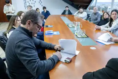 Ushuaia pavimentará la calle De Los Ñires: firmaron el contrato y hay fecha estimada para el inicio de obras