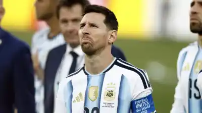 El arquero de Newell's se emocionó con el retiro de Messi y le dejó un pedido imposible