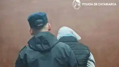 Con un hierro y pese a la perimetral: atacó a su expareja en pleno centro