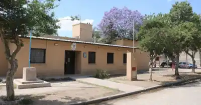 Le apuntó con un cuchillo para robarle el celular y ella lo persiguió hasta recuperarlo