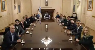 Milei reúne al Gabinete para blindar el relato económico tras 23 días de silencio