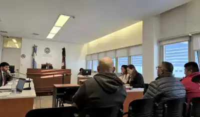 Tres policías seguirán procesados por una golpiza: el juez rechazó el sobreseimiento