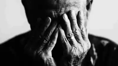 Se hizo pasar por curandero y le robó $2 millones a un anciano de 80 años