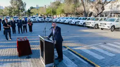 Orrego renovó la flota de Obras Sanitarias con 30 camionetas nuevas para acelerar los reclamos