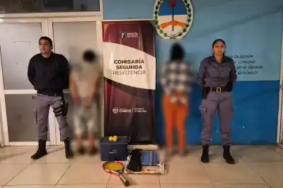 Un vecino alertó a la policía y detuvieron a una pareja con objetos robados en Resistencia