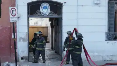 Quemaron un colchón en la comisaría 5ª: el incendio que obligó a cortar Italia
