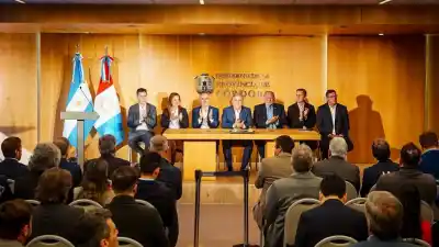 Créditos de hasta $10 millones y cuotas sin interés: el plan de Llaryora para comercios y pymes