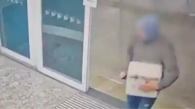 Dejó un riñón en una conservadora en Aeroparque para una broma y terminó con un embargo millonario