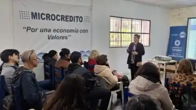 Emprendedores con microcréditos se capacitaron en rotulado de alimentos