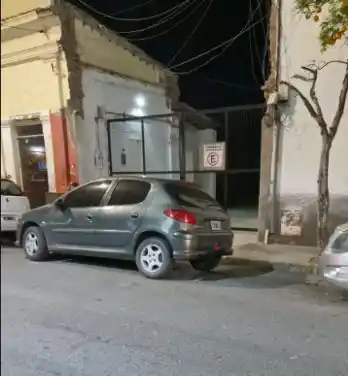 Un vecino harto pide cárcel o multas de 500 mil pesos para quienes bloqueen garajes