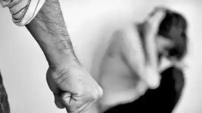 Un adolescente llamó al 911 para salvar a su madre de una brutal golpiza en su casa de Alto Comedero