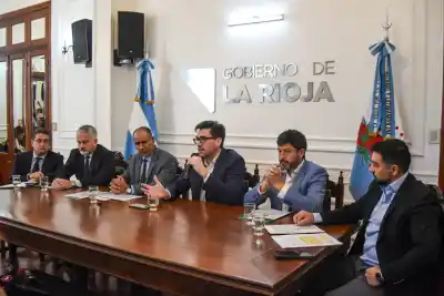 Extienden el congelamiento de tarifas por dos meses y apuntan contra las políticas nacionales