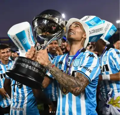 Fue figura en dos títulos continentales, perdió lugar y Racing lo cedió a un club de la Liga